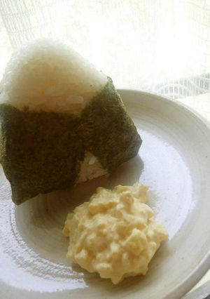 子供も喜ぶ♪我が屋の卵おむすび-レシピのメイン写真