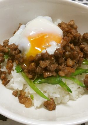 温泉卵のせそぼろ丼✩-レシピのメイン写真