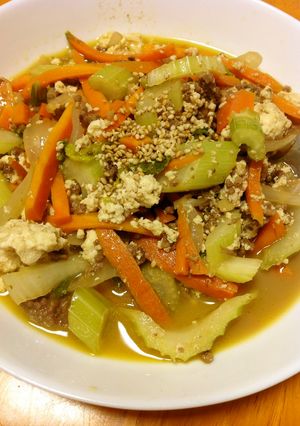 セロリ、豆腐、牛挽肉の中華風スープ-レシピのメイン写真
