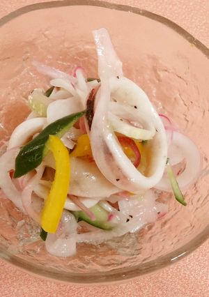 ピリ辛がおいしい　紫玉ねぎとイカのマリネ-レシピのメイン写真