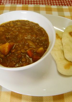 簡単レンズ豆カレーに手作りナンを添えて♪-レシピのメイン写真