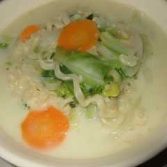 รูปของ クリームスープの塩ラーメン