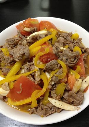 [簡単]彩り鮮やか牛肉トマト醤油炒め-レシピのメイン写真