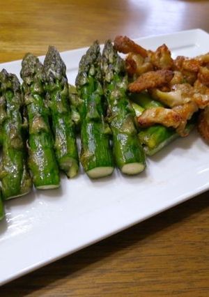 グリーンアスパラと鴨皮のロースト-レシピのメイン写真