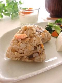舞茸と鮭の炊き込みご飯…-レシピのメイン写真