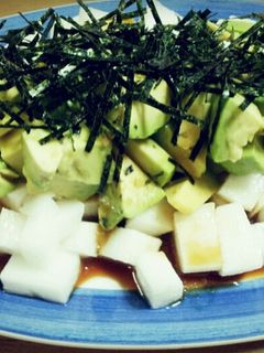 簡単!アボカドと山芋のワサビ醤油♪-レシピのメイン写真