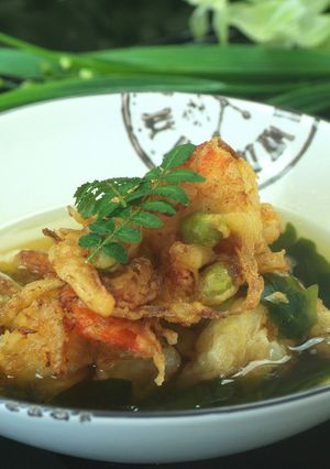 わかめスープで食べる海老かき揚げ-レシピのメイン写真