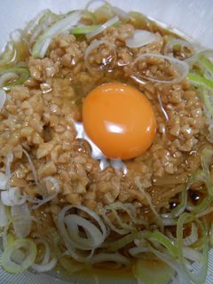 流水麺で冷やし納豆・なめ茸・卵入りそば-レシピのメイン写真