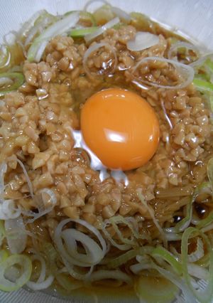 流水麺で冷やし納豆・なめ茸・卵入りそば-レシピのメイン写真