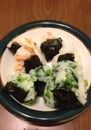 離乳食後期☆鮭と小松菜の軟飯おにぎり-レシピのメイン写真
