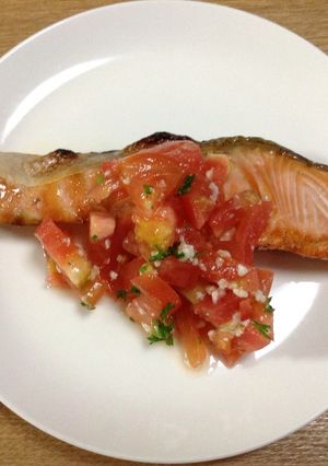 ノンオイル。焼鮭のフレッシュトマトソース-レシピのメイン写真