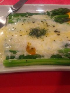 アスパラと落とし卵のチーズ焼き-レシピのメイン写真