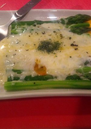 アスパラと落とし卵のチーズ焼き-レシピのメイン写真