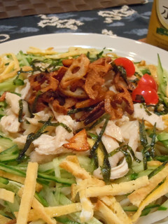 塩麹でしっとり蒸し鶏のサラダうどん♪-レシピのメイン写真