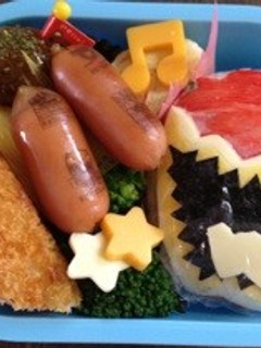遠足キャラ弁☆キョウリュウレッド-レシピのメイン写真