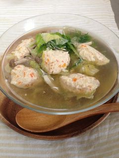 ふわふわ鶏団子と冷蔵庫野菜で食べるスープ-レシピのメイン写真