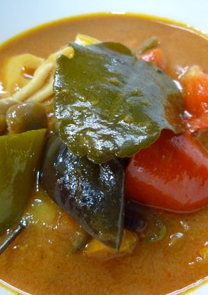 簡単♪野菜たっぷりレッドチキンカレー-レシピのメイン写真