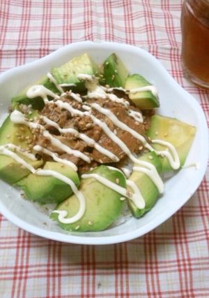 美容にも♡アボカドとさば缶丼-レシピのメイン写真