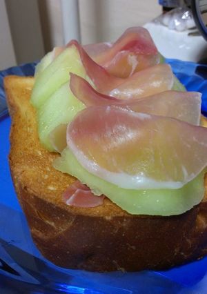 金の食パン☆生ハムメロントースト|дﾟ)-レシピのメイン写真