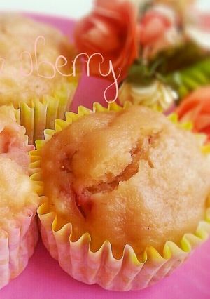 ｽﾄﾛﾍﾞﾘｰｸﾘｰﾑﾁｰｽﾞ蒸しパン-レシピのメイン写真