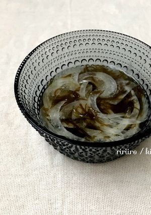 血液サラサラ！玉ねぎ入りもずく酢♩-レシピのメイン写真
