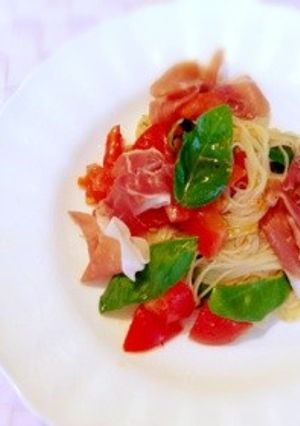 トマトとバジルの冷製パスタ☆生ハムのせ-レシピのメイン写真