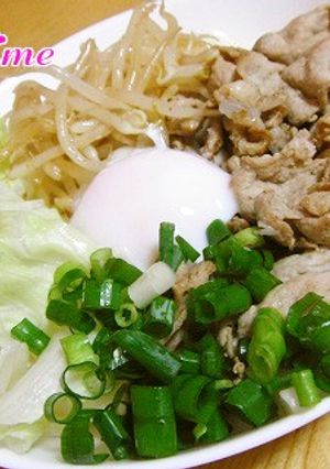 ひんやり甘辛☆温玉肉うどん-レシピのメイン写真
