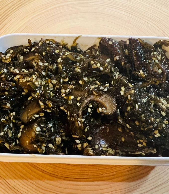 ポコ☆小割れスライ乾し椎茸1㎏+がごめ昆布入り松前昆布1㎏ がごめ昆布と干ししいたけと炒りごまの佃煮 by ウクレレおじさん