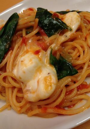 トマトソース＆マルゲリータ風パスタ-レシピのメイン写真