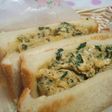 生じょうゆの卵と青ジソのサンドイッチ