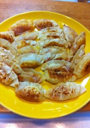 余った餃子の皮で絶品！イタリアンピザ餃子-レシピのメイン写真