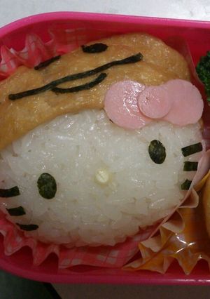お稲荷さんでキティなめこ♪〈キャラ弁〉-レシピのメイン写真