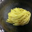黄色が鮮やか”ターメリックうどん”