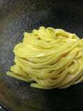 黄色が鮮やか”ターメリックうどん”