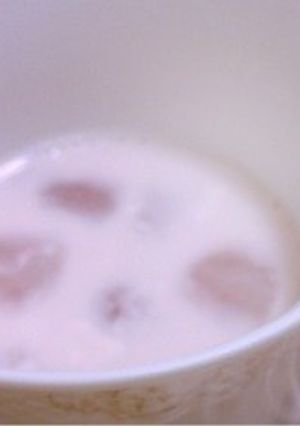 安眠(_ _ )zzz苺ホットミルク-レシピのメイン写真