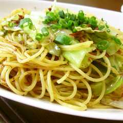 A picture of コーンビーフ&キャベツの*和洋*パスタ.