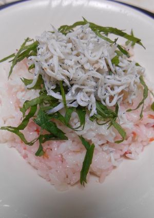 梅干しの炊き込みご飯・大葉、しらすのせ-レシピのメイン写真