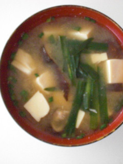 干しシイタケと豆腐とニラの味噌汁-レシピのメイン写真