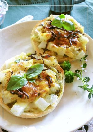 玉葱×塩昆布のバジルカレートースト-レシピのメイン写真