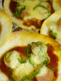 味は本格的♪餃子の皮ピザ-レシピのメイン写真