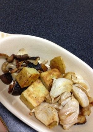 まるごとニンニクとポテトのオリーブ焼き-レシピのメイン写真