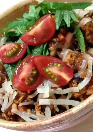 鶏ひき肉と残りもの野菜の赤味噌丼♪-レシピのメイン写真