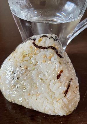 塩昆布とあるものでおにぎり-レシピのメイン写真