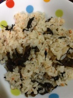 ひじき煮と鮭とワカメの炊き込みご飯-レシピのメイン写真
