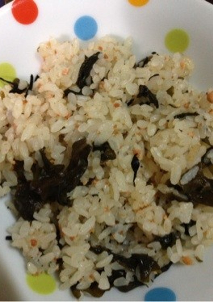 ひじき煮と鮭とワカメの炊き込みご飯-レシピのメイン写真