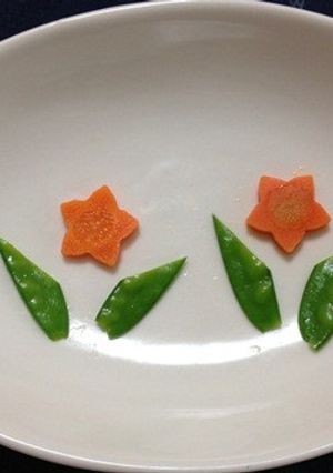 お弁当に✿人参絹さやのお花-レシピのメイン写真