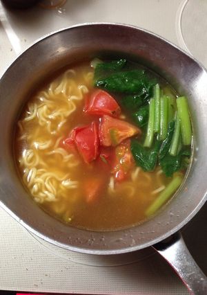 袋麺にトマト(○゜ε゜○)-レシピのメイン写真