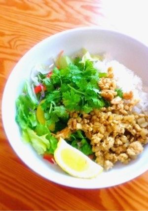 エスニック鶏そぼろゴハン-レシピのメイン写真