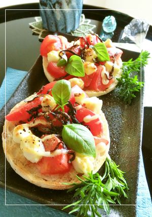 トマト×クリチの塩昆布バジルトースト-レシピのメイン写真