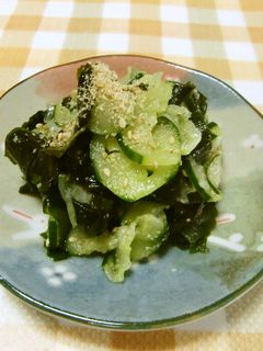 ヘルシーなキュウリとワカメの酢の物です。-レシピのメイン写真